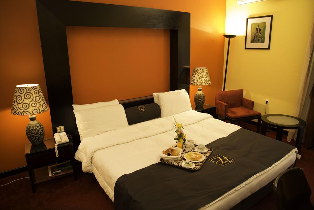 Heden Golf Hotel Abidjan Bagian luar foto