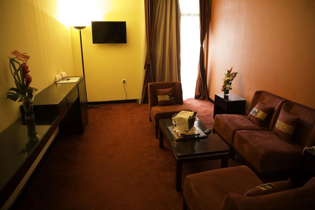 Heden Golf Hotel Abidjan Bagian luar foto