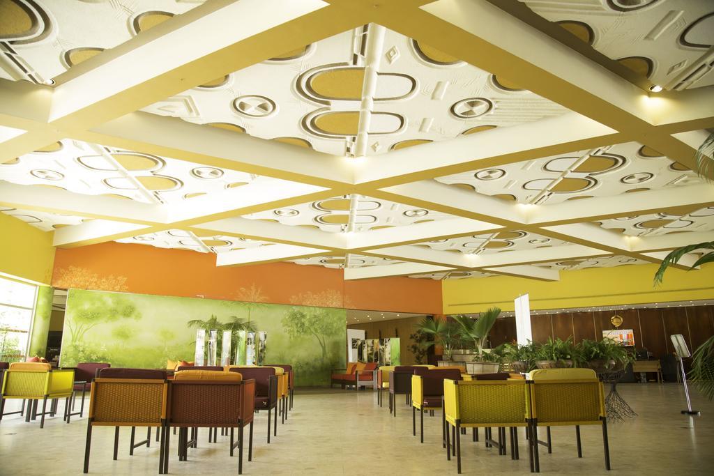Heden Golf Hotel Abidjan Bagian luar foto