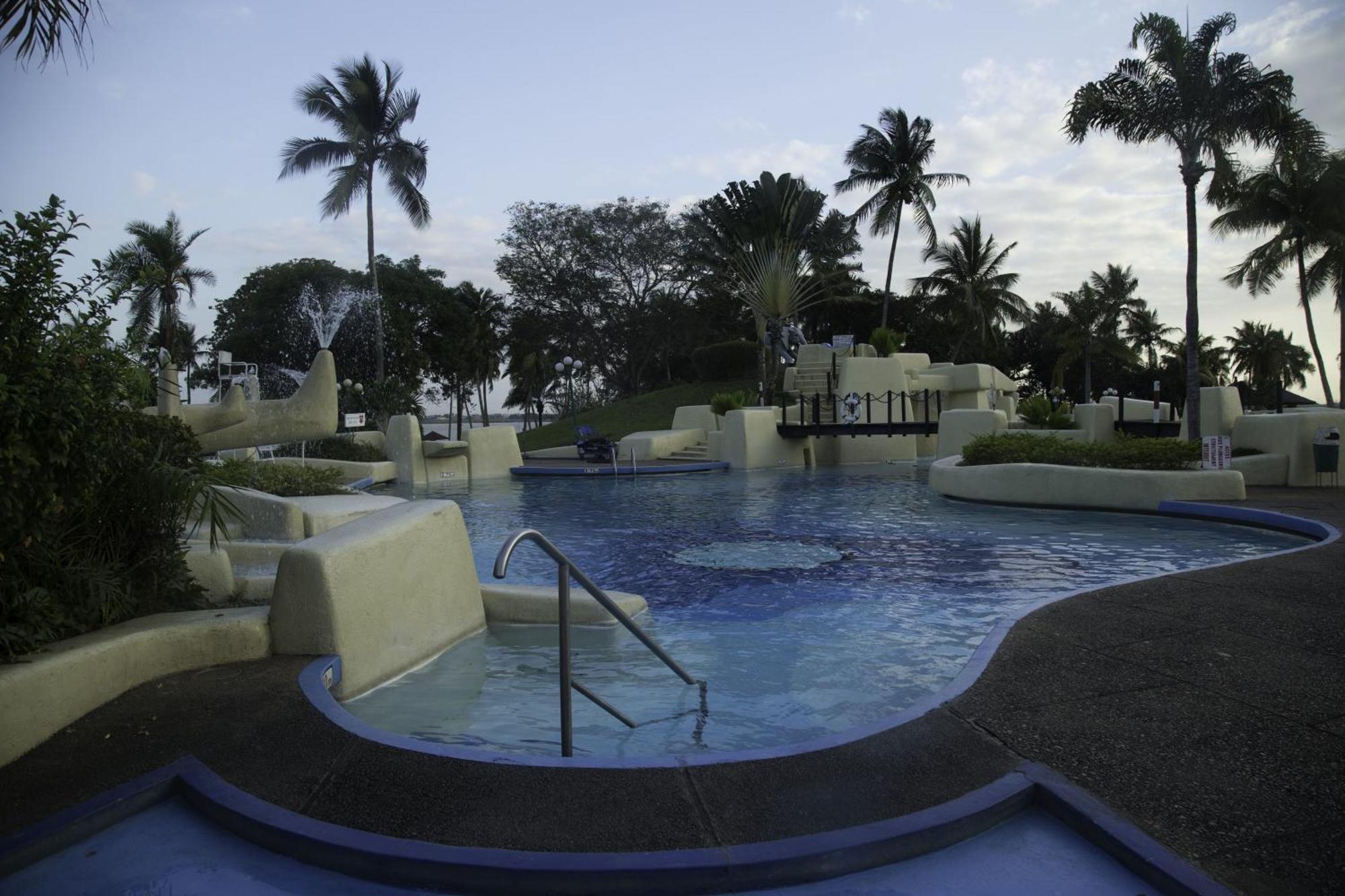Heden Golf Hotel Abidjan Bagian luar foto