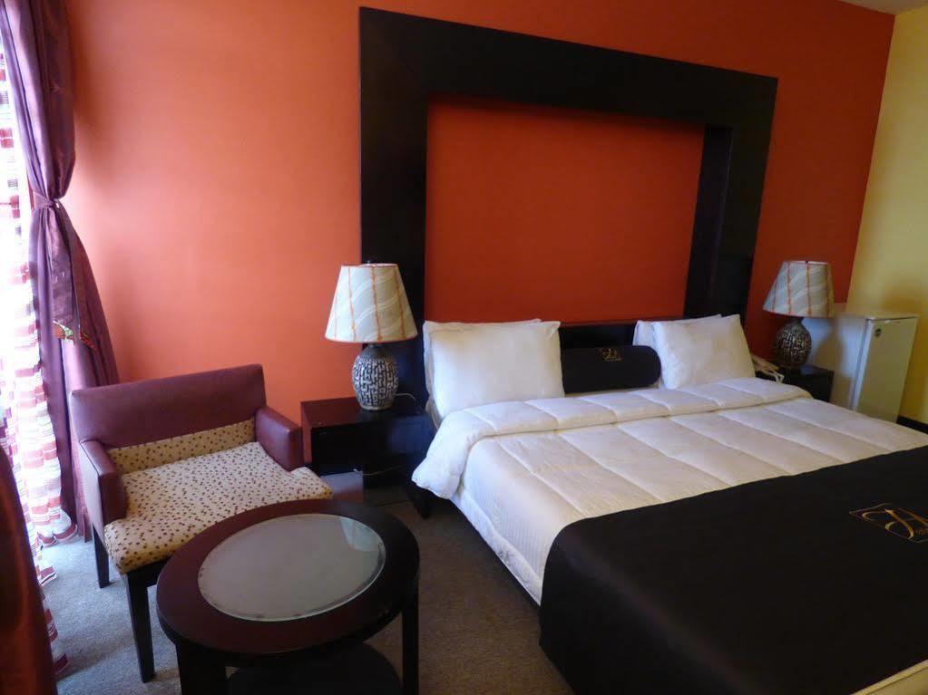 Heden Golf Hotel Abidjan Bagian luar foto