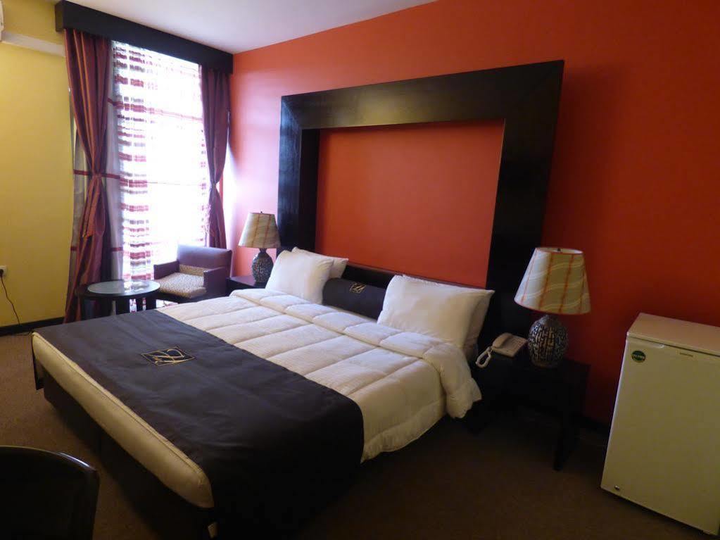 Heden Golf Hotel Abidjan Bagian luar foto