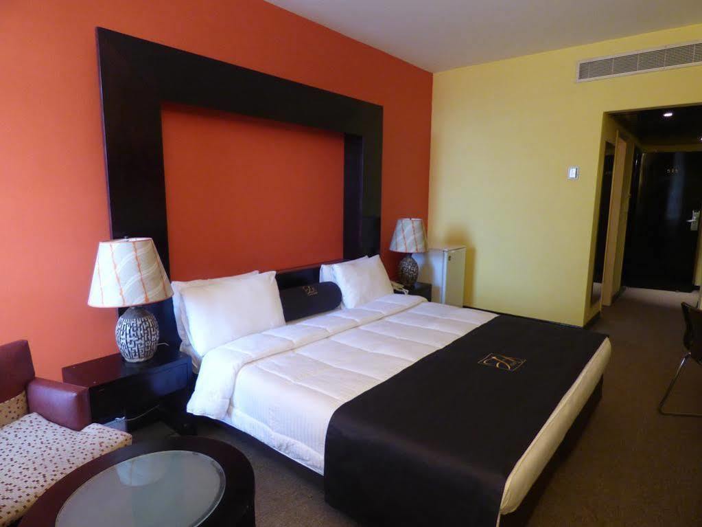 Heden Golf Hotel Abidjan Bagian luar foto